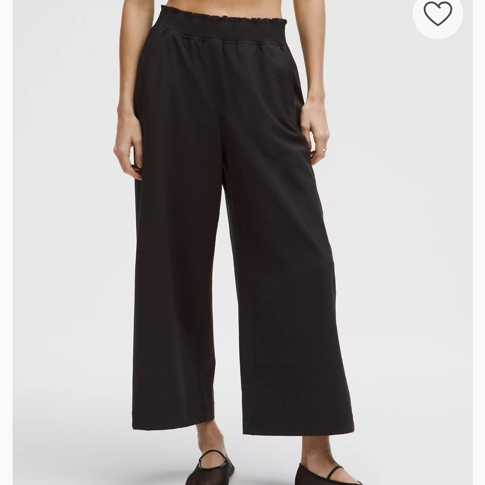 Lululemon wide leg cropped pants, size M